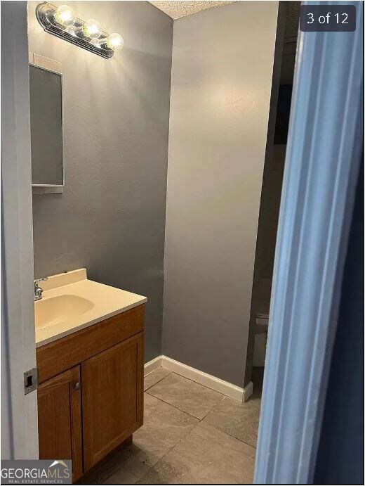 Building Photo - Room in Apartment on River Park Dr