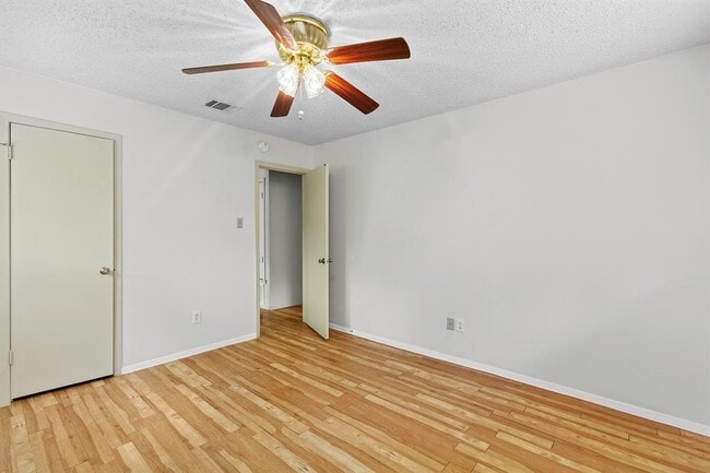 Building Photo - 2409 Berkett Dr