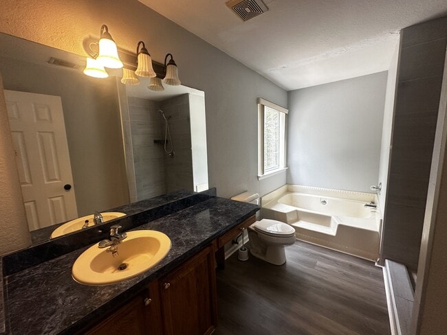 Building Photo - 75 Redwood Track Course