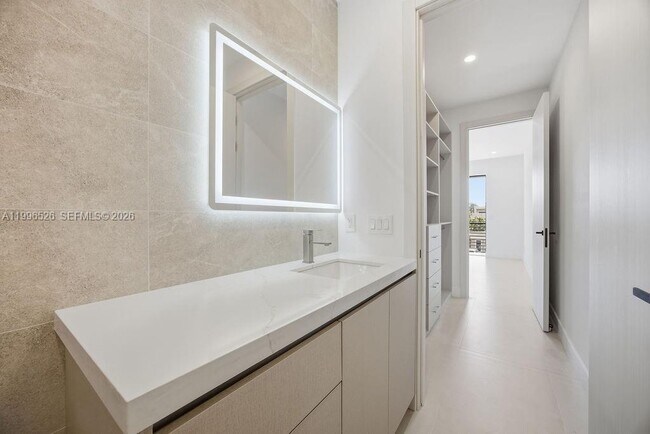 Building Photo - 1337 NE 13th Ave