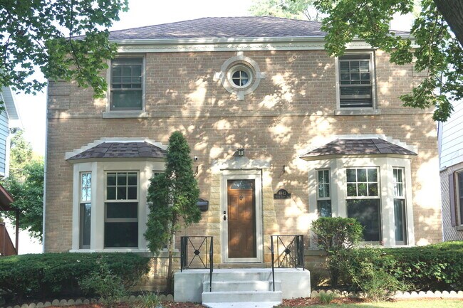Primary Photo - 6843 N Tripp Ave