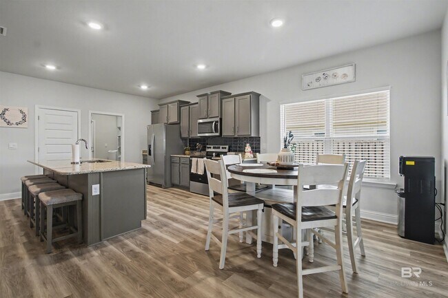 Building Photo - 3893 Mercury Cir