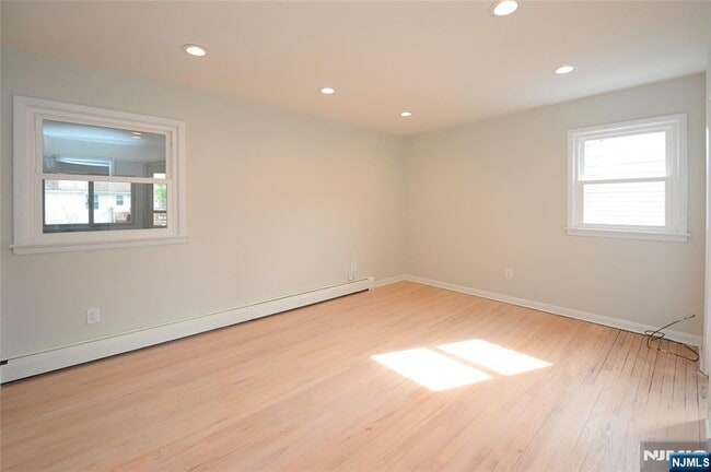 Building Photo - 43 Spruce Ave