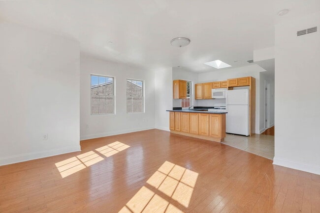 Building Photo - 621 N 33rd St