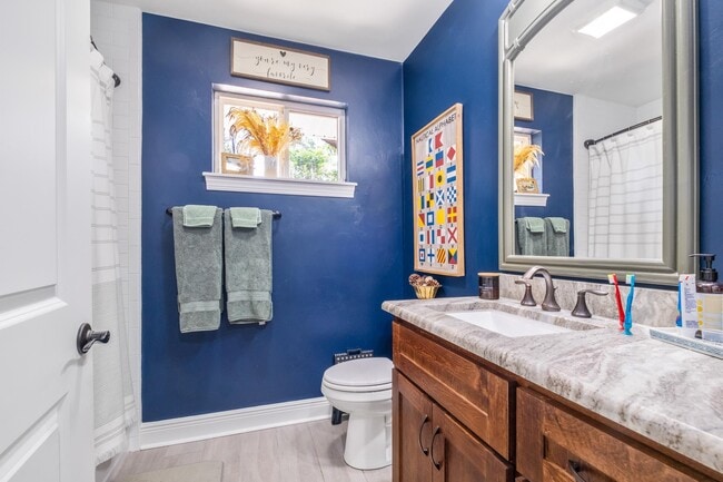 Building Photo - 605 Waverly Rd