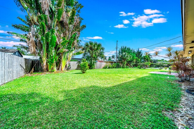 Building Photo - 525 Ibis Dr