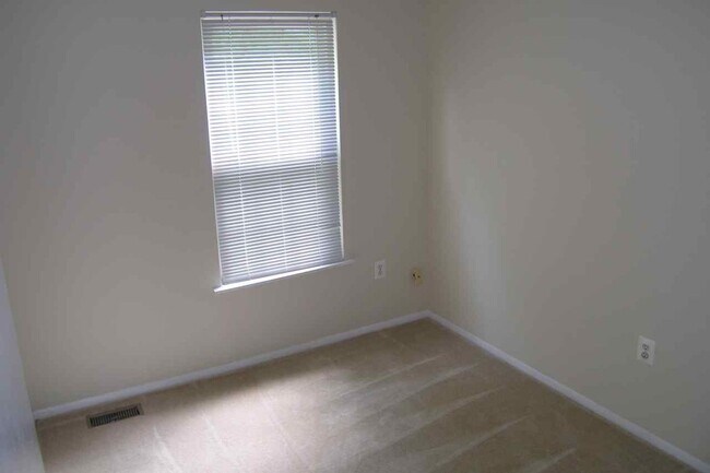 Building Photo - Beautiful 3BR Townhouse in Rockville/Derwood for early June Move-In!