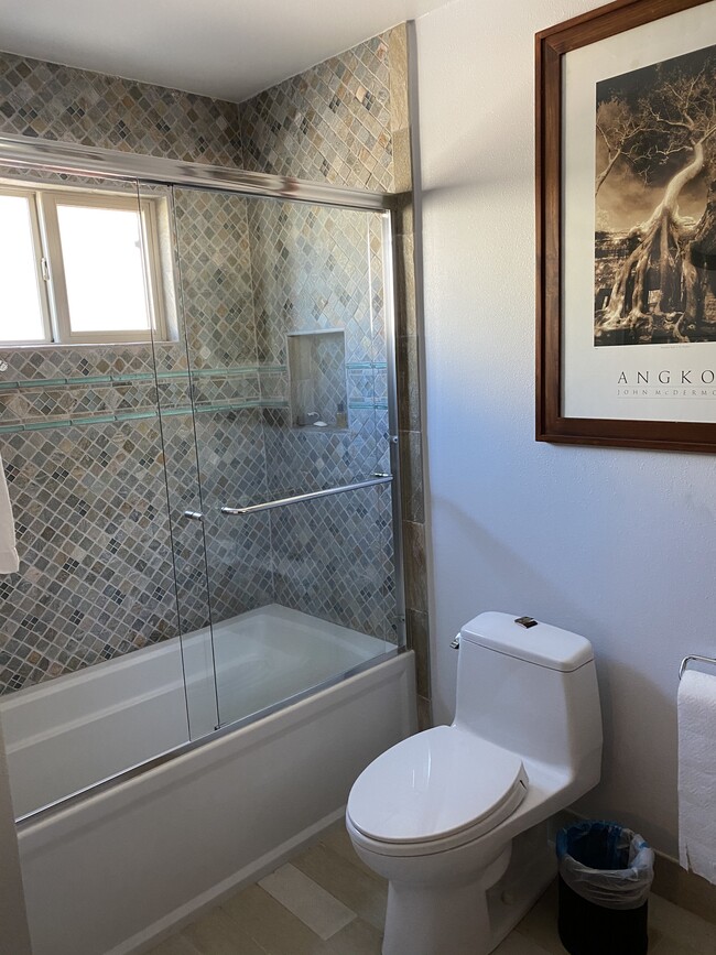 2nd bedroom bath - 208 36th St