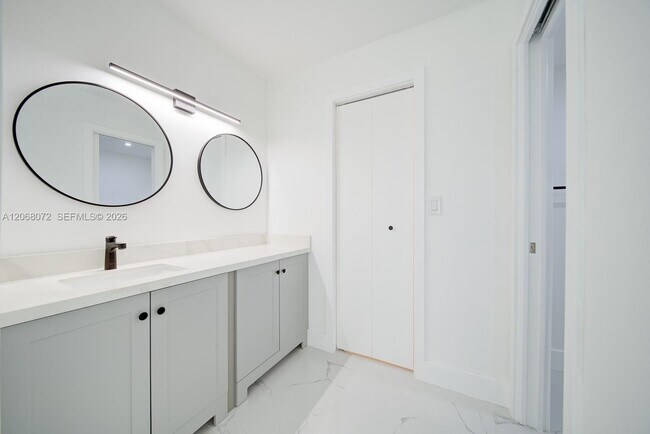 Building Photo - 14840 Naranja Lakes Blvd