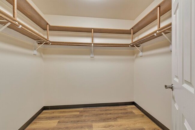 Building Photo - Single Level Ranch Style Home in Singing Woods!