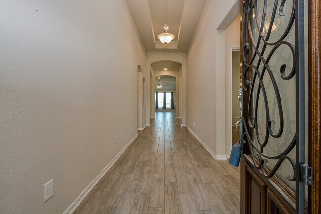 Building Photo - 14615 Sycamore Side Wy