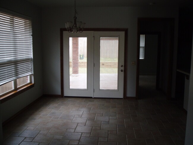 Building Photo - 3 Bed + Office - Large master - Edmond Sch...