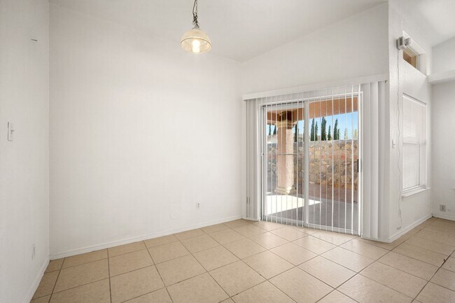 Building Photo - BEAUTIFUL EASTSIDE EL PASO HOME