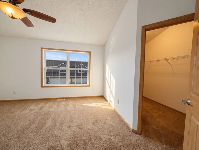 Building Photo - Rare 2bed + Loft Townhome in Maple Grove