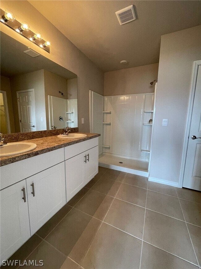 Building Photo - 5215 Butte St