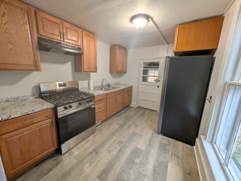 Kitchen - 1727 Clark Street Rd