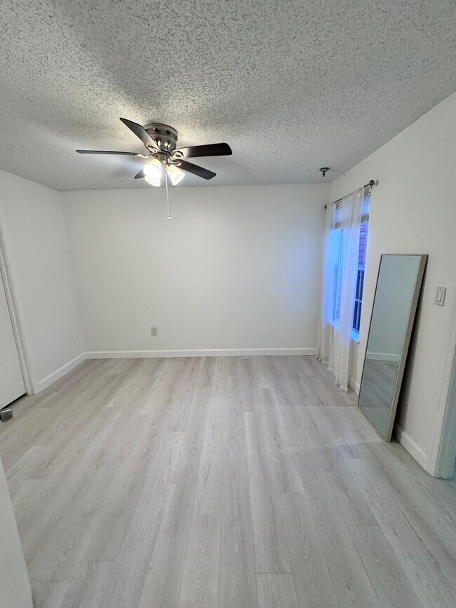 Building Photo - 1125 Crystal Way
