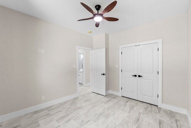 Building Photo - 244 Fawn Dr