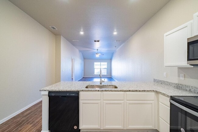 Building Photo - Cypress Duplex Available Now!