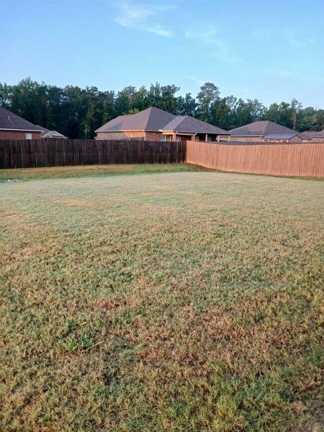 Building Photo - 3 Bedroom, 2 Bath home.