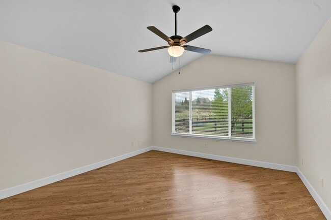 Building Photo - Beautiful home with 5 bedrooms, 3 1/2 bathrooms, 3-car garage available now!