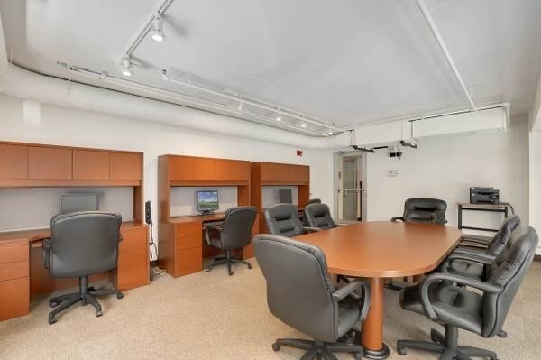 Business center/meeting space - 950 W Monroe St