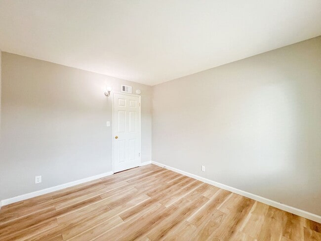 Building Photo - Santa Ana - Gorgeous Interior Remodel 4 be...