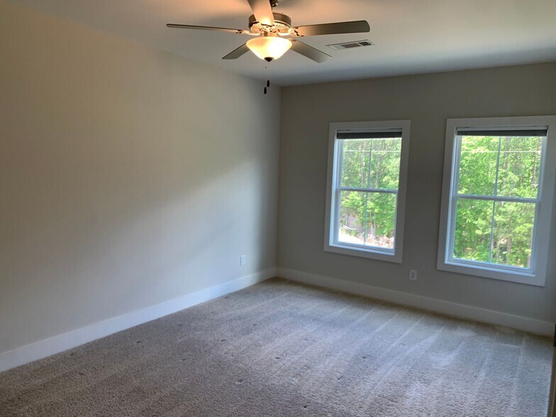 Building Photo - Owens Crossing Townhome