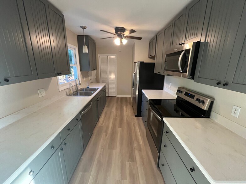 Building Photo - 4240 Commercial St