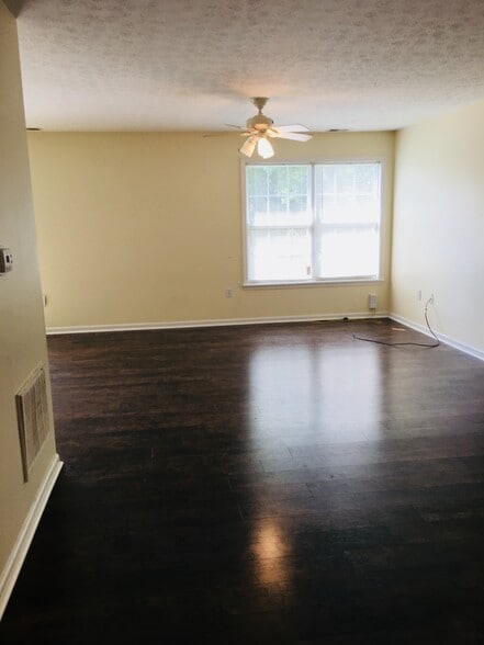 Building Photo - 5022 Lea Ann Way