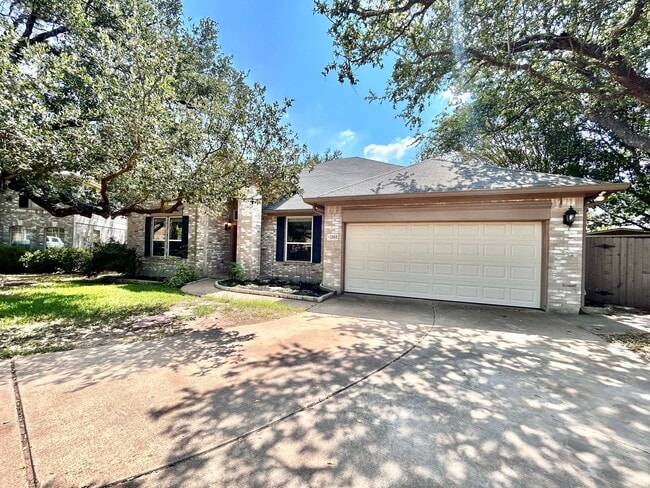 Primary Photo - 4 Bed / 2 Bath Spacious One-Level Home wit...