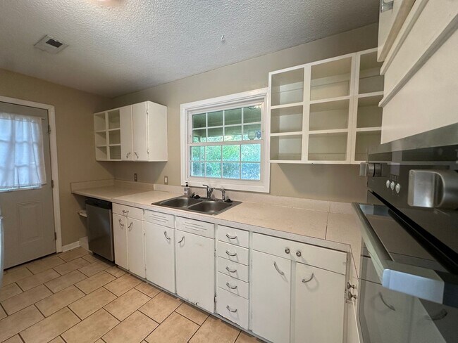 Building Photo - 428 Long Leaf Acres Dr