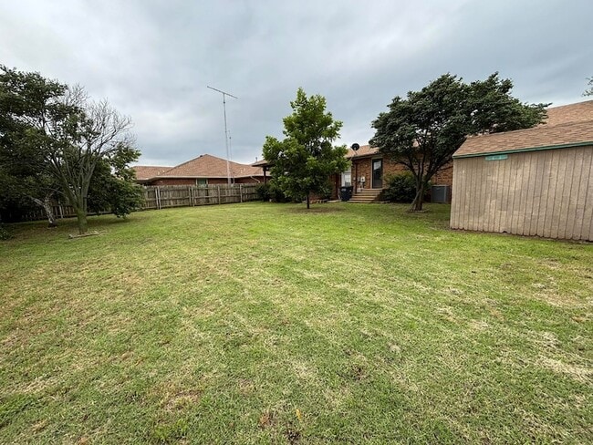 Building Photo - 1417 Matthew Dr