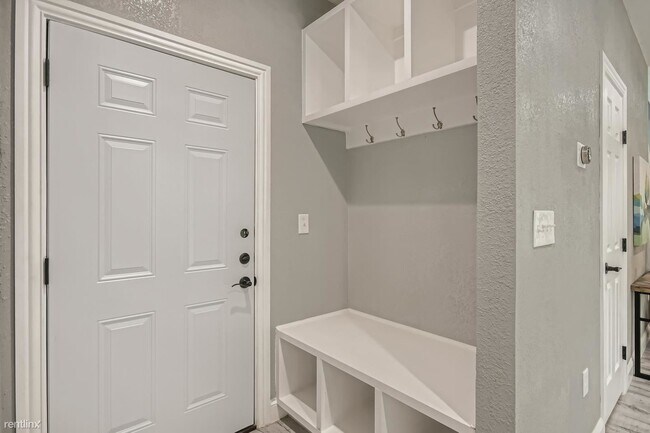 Building Photo - 3 br, 2 bath House - 1914 Burlington Boule...