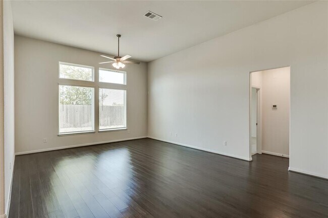 Building Photo - 252 Clear Frk Lp