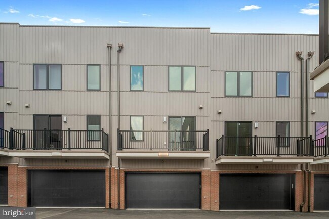 Building Photo - Pennsport Townhome with Garaged Parking