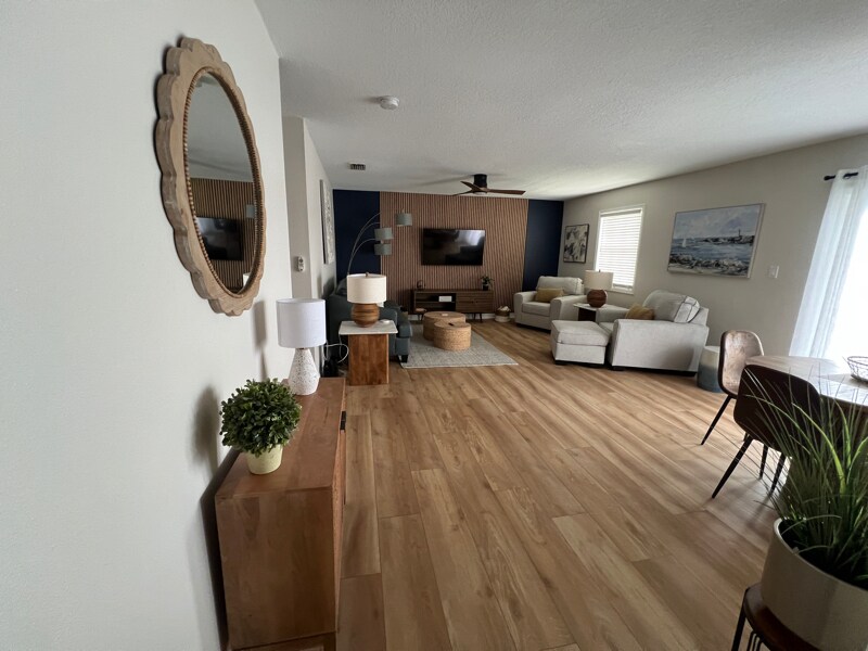 Building Photo - 201 Pompano Dr SE