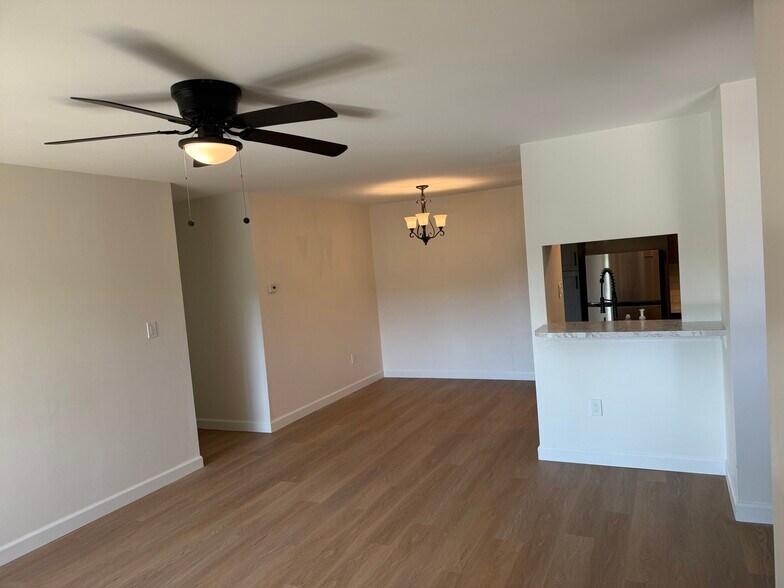 Building Photo - 35 Gena Ct