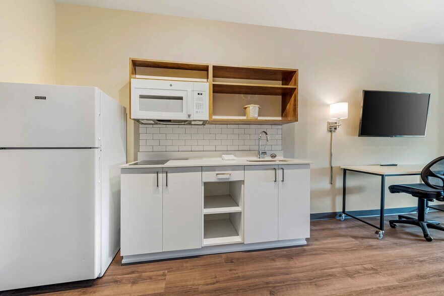 Building Photo - Furnished Studio-Jacksonville - Airport