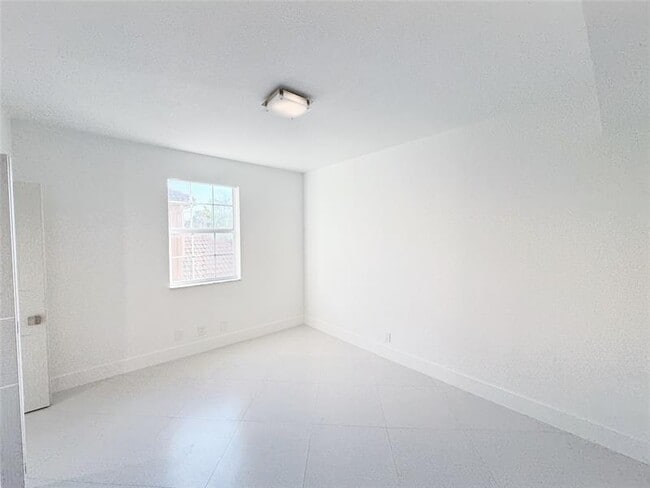 Building Photo - 1549 Barcelona Way