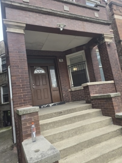 Primary Photo - 6239 S Eberhart Ave