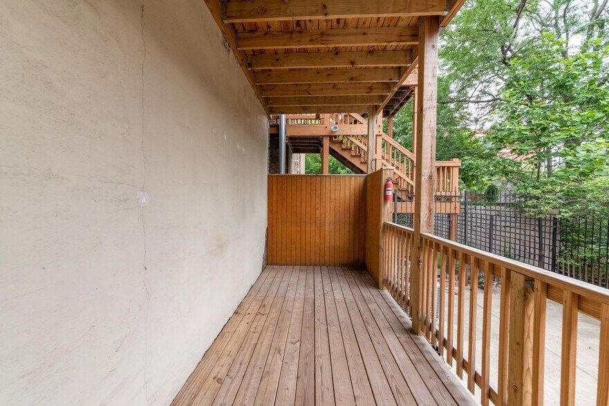 Building Photo - 2207 W Race Ave
