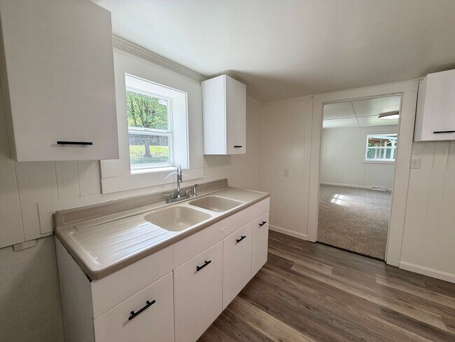 Building Photo - Hamptonville - HWY 901 - 3 Bedroom/ 1 Bathroom