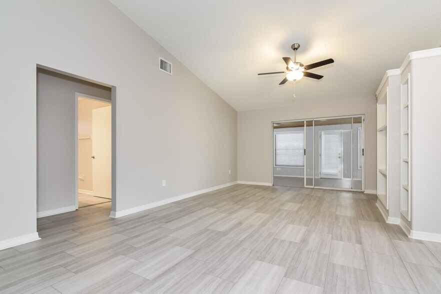 Building Photo - 26808 Haverhill Dr