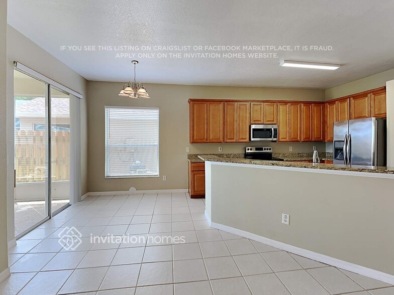 Building Photo - 1888 Sun Gazer Dr