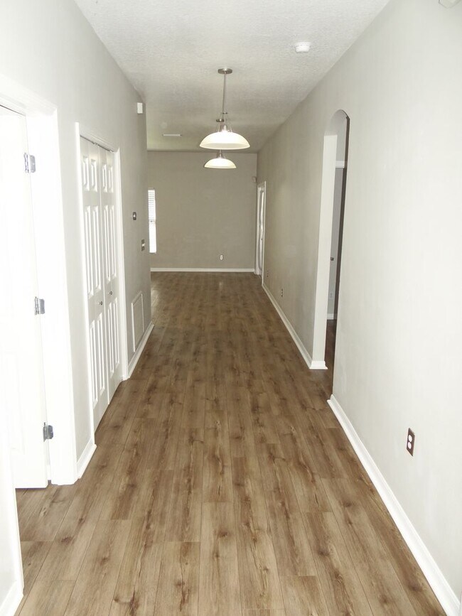 Building Photo - Charming 3/2 home in Port Tampa