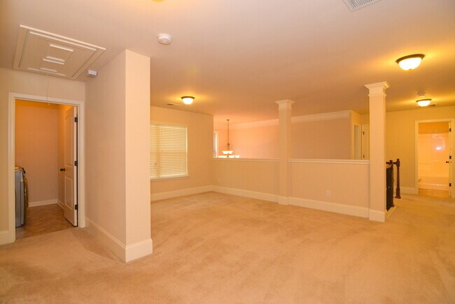 Building Photo - Huge 5 Bed/4 Bath Home Near Ft. Gordon