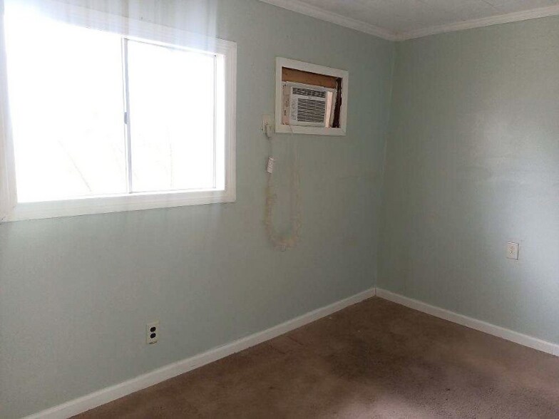 Building Photo - 416 S Ave J