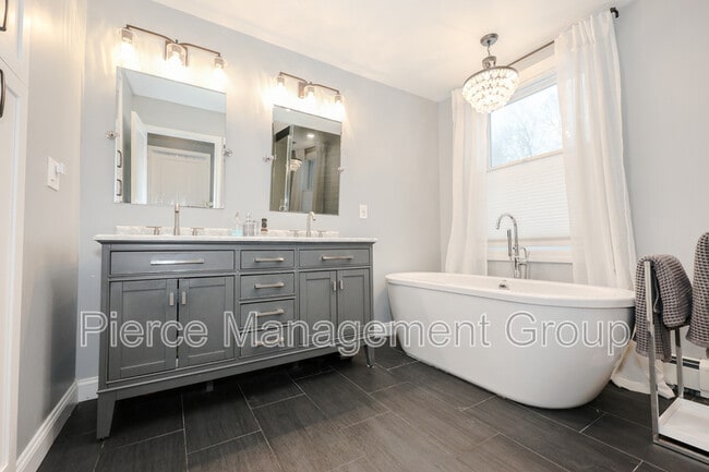 Building Photo - 395 Critchett Rd