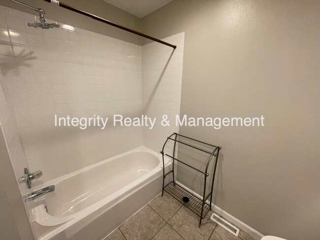 Building Photo - 9106 W Phillips Dr